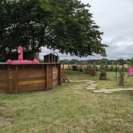 Charmante Maison A Avec Piscine Partagee *