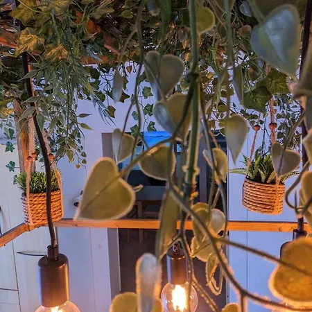 Charmante Maison A Avec Piscine Partagee *