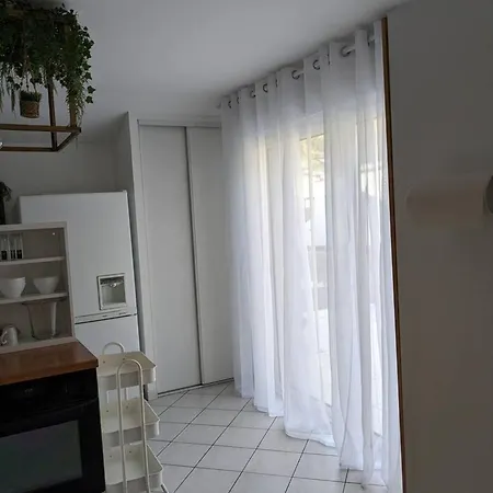 Feriehus Charmante Maison A Avec Piscine Partagee