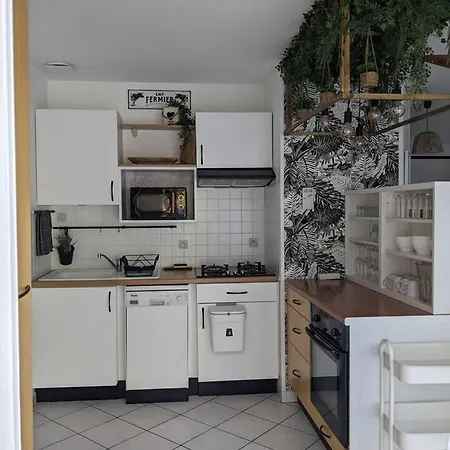 Charmante Maison A Avec Piscine Partagee *