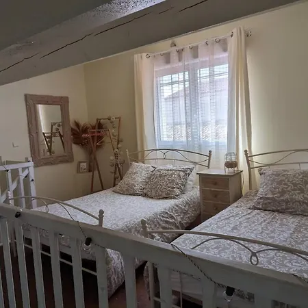 Feriehus Charmante Maison A Avec Piscine Partagee