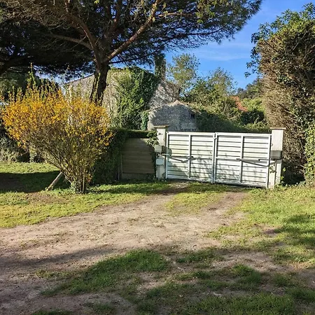 Charmante Maison A Avec Piscine Partagee